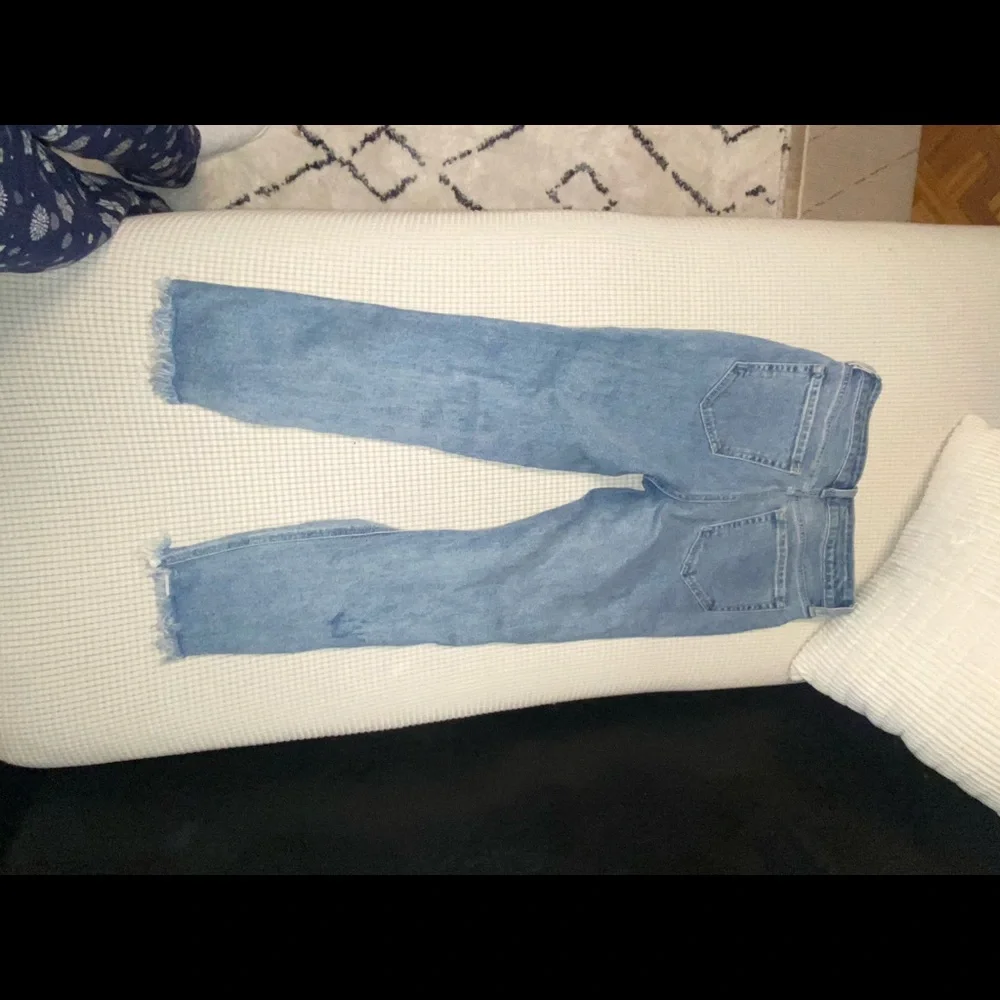 Ripped Jean - Picture 3 of 4